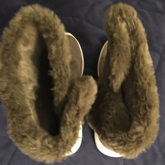 NWOT $75 Skechers | Gogowalk Suede Boots with Faux Fur Lining in Olive Green - Picture 7 of 9